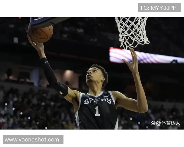 文班亚马首节狂砍25分创NBA中锋得分新纪录